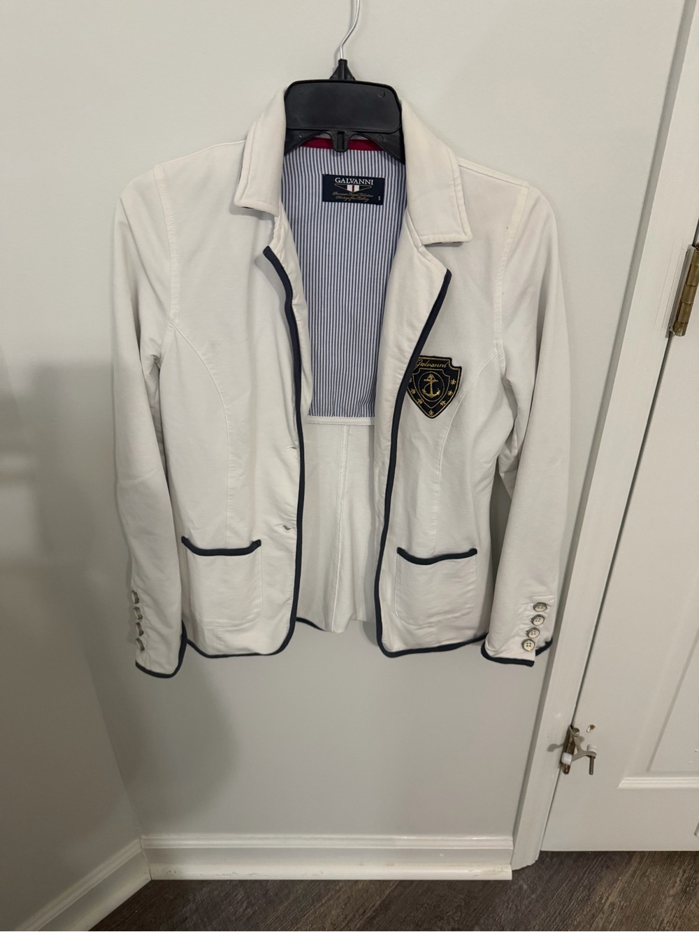 VANNI White Blazer with Navy Trim and Crest